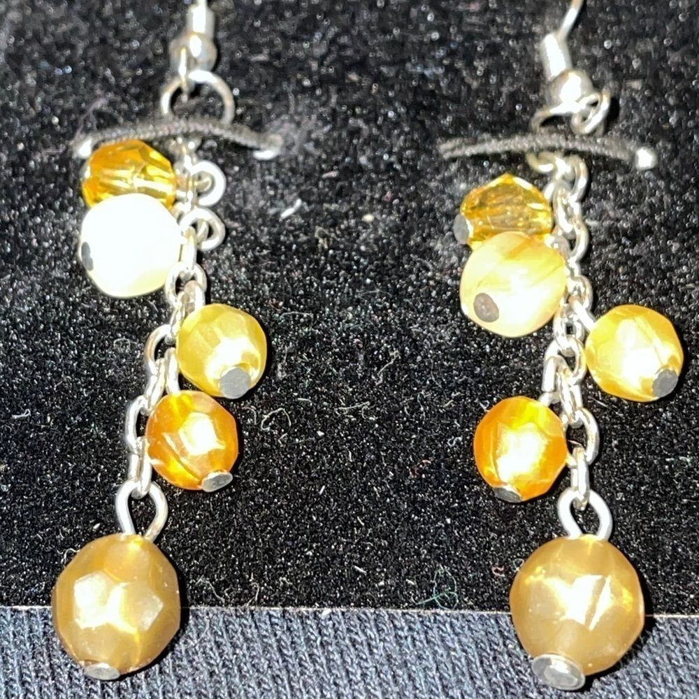 Amber colored earrings   - Picture 4 of 4